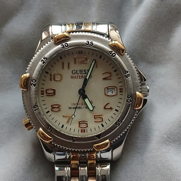 LAST CHANCE TODAY! Guess Silver and Gold Mens Watch - Waterpro - Picture 2 of 8